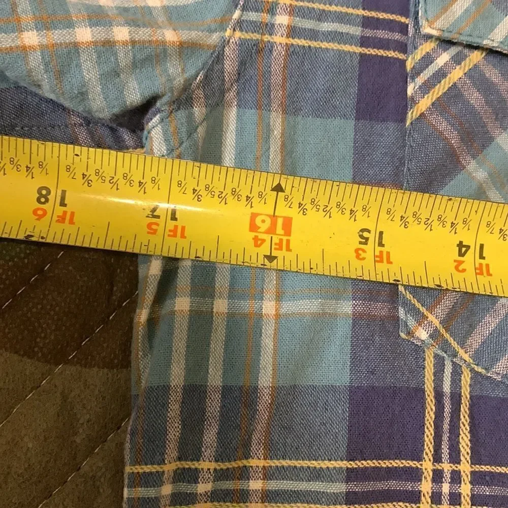 LEVIS, vintage, plaid button down long sleeve, ladies/girls medium, great cond.
